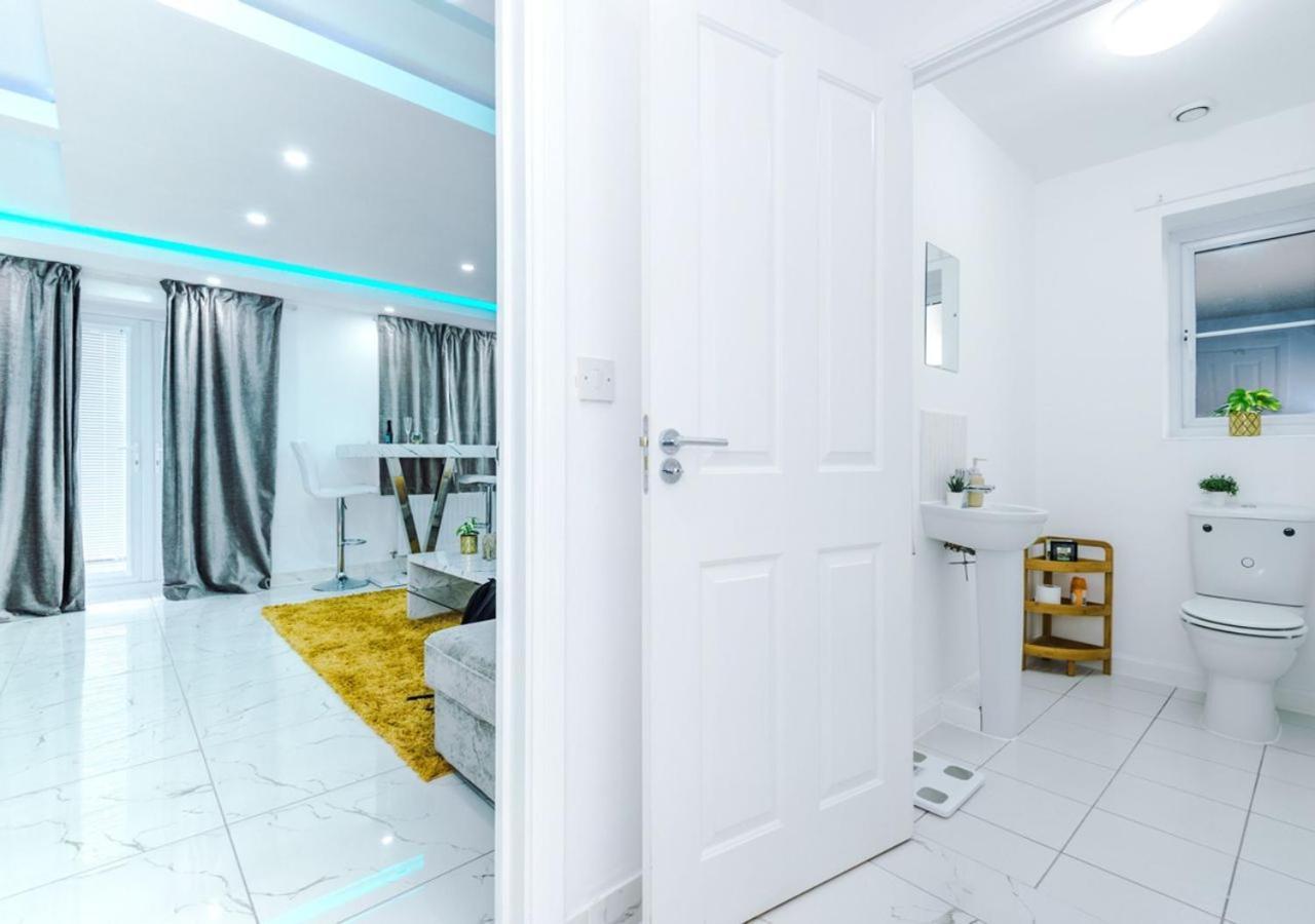 Luxury 3 Bedroom House Close To Manchester Center Exteriör bild