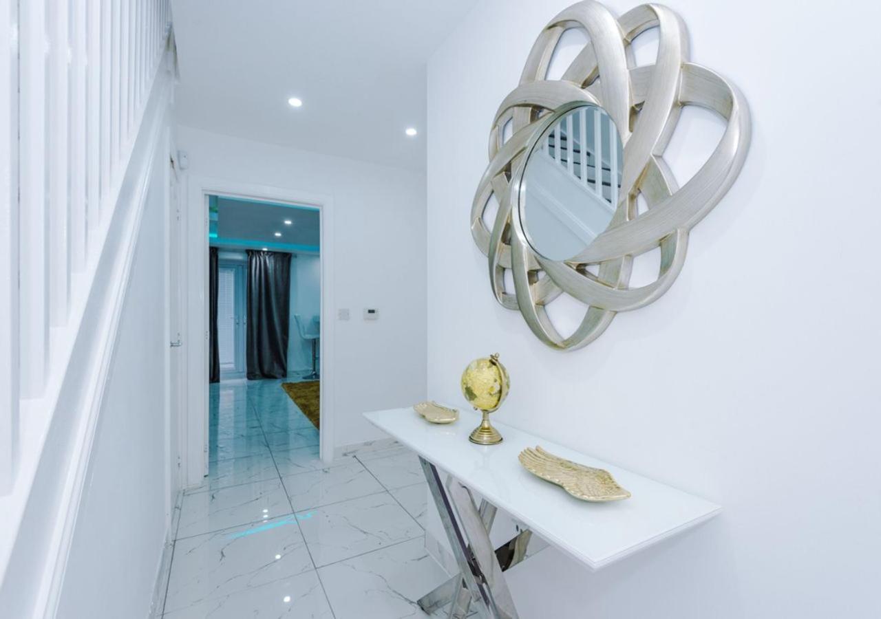 Luxury 3 Bedroom House Close To Manchester Center Exteriör bild